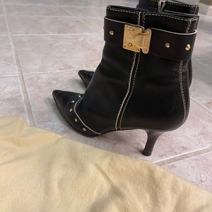 Louis Vuitton ankle boots size 36/6 black leather with gold studs.